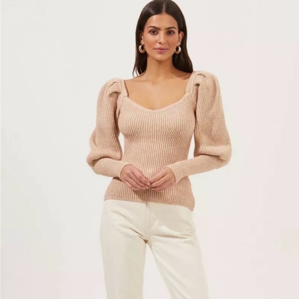 Astr Women's Beige V-Neck Sweater